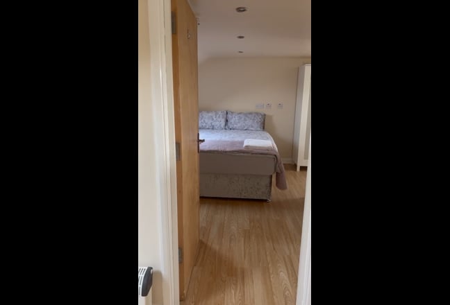 3 rooms to rent 700-900 Main Photo