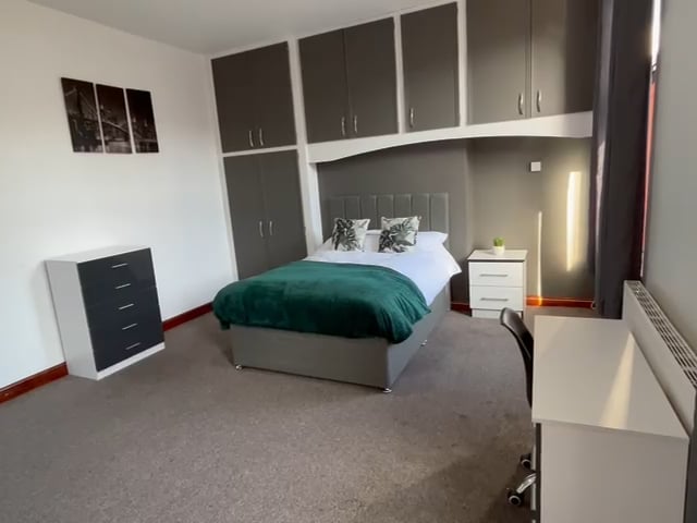 🏡 Extra Large Double Room - Prime Location! 🏙️ Main Photo