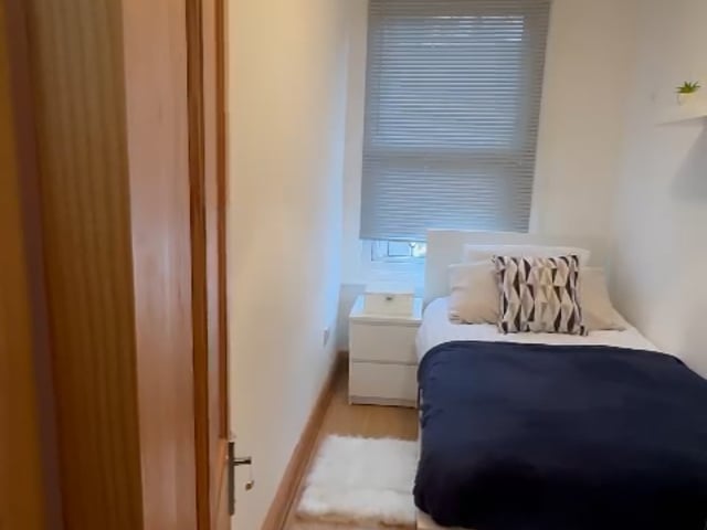 Cosy & Convenient: Furnished Single Room  Main Photo