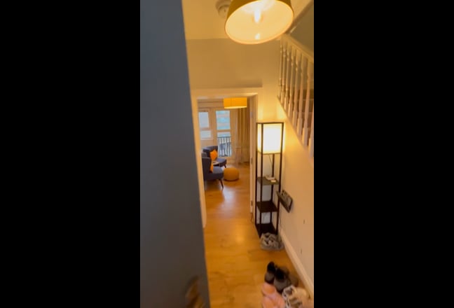 Spacious room in friendly flatshare Main Photo