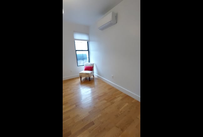 Room with shared yard Main Photo
