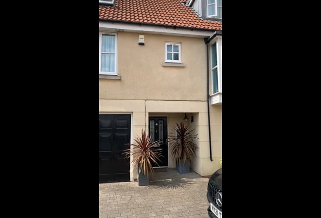 One bedroom flat inclusive of ALL bills Main Photo