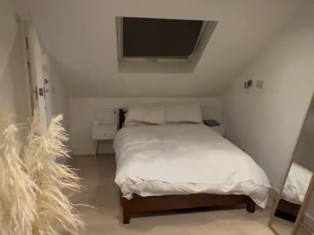 Video 1: Top Floor Bedroom En-suite 