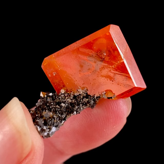 Wulfenite (classic material)