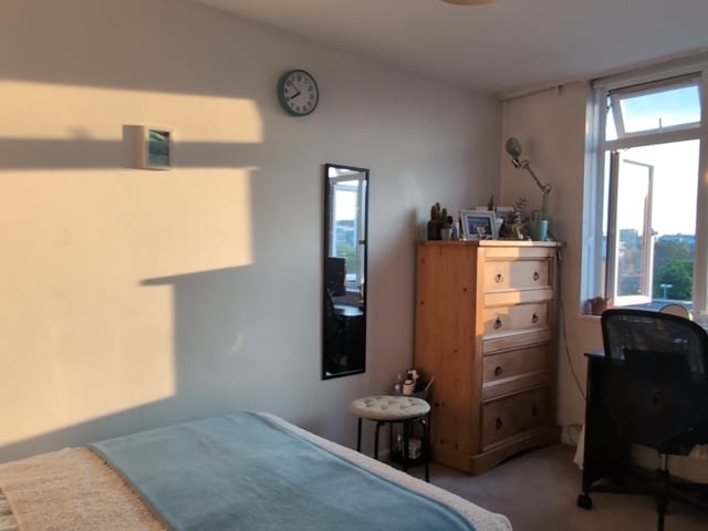 Short-term Let Double Room with Post-grad Females! Main Photo