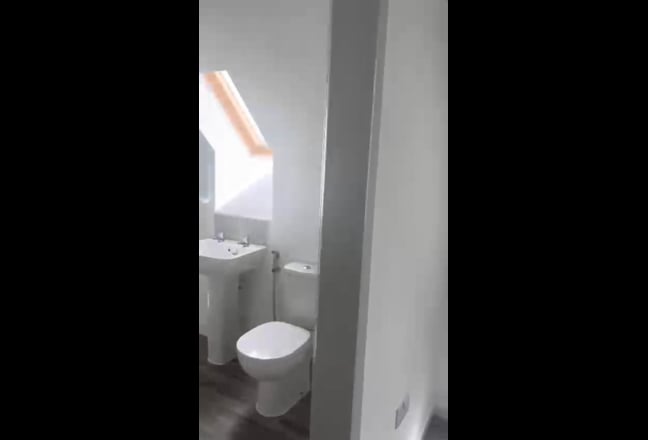 Very large double room with attached bathroom Main Photo