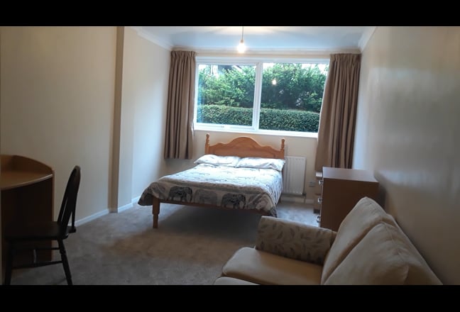 Very large double room available Main Photo