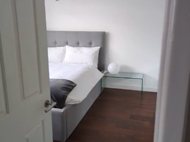 Double Room 5 Min walk from Canning Town station Main Photo