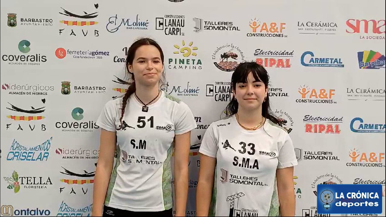 JULIA Y MARTA, FERNANDO Y TOÑO (Entrenadores y Jugadoras Equipo Voleibol Femenino SMA Barbastro) Derrota de la SMA frente el CV Aljafería B por 1-3 con parciales de 20-25 // 25-22 // 13-25 y 17-25.