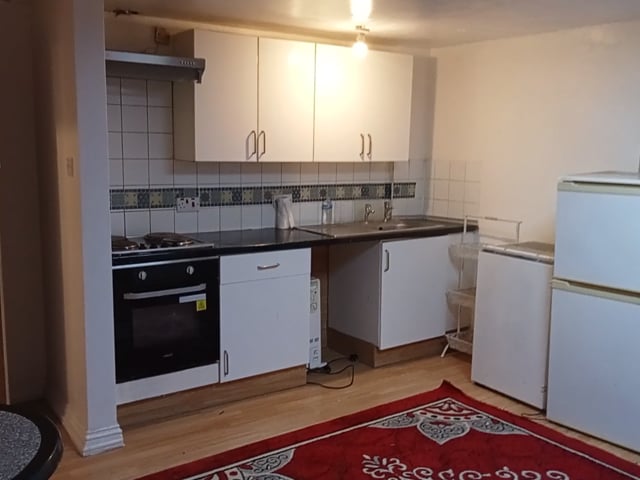 1 bed flat to let @ CT17 9SP Dover avail now Main Photo
