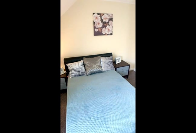 Large Double en-suite bedroom   Main Photo