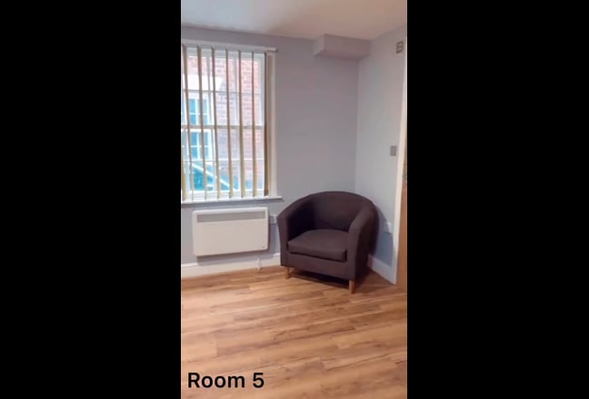 Beautiful studio room in Chester City Center! Main Photo