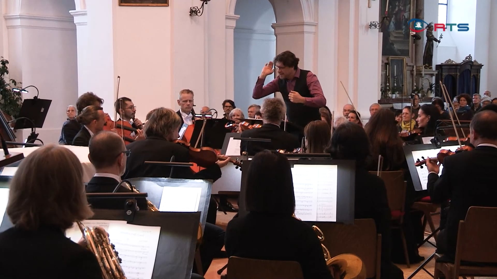 doppel-null-symphonie-in-der-halleiner-stadtpfarrkirche-helmut-zeilner-vermischt-bruckner-mit-eigenkompositionen