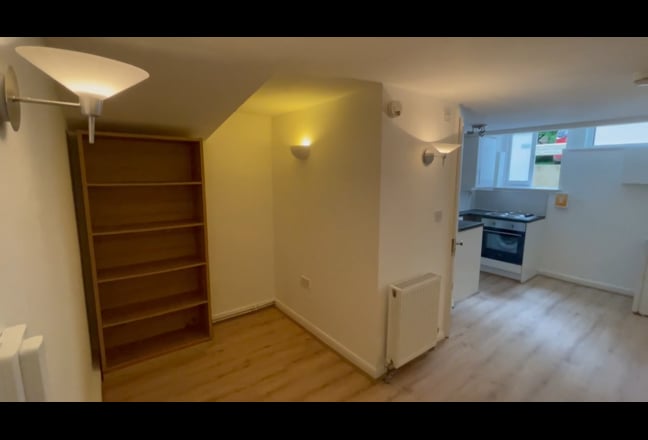 Bills included studio flat in Muswell Hill  Main Photo