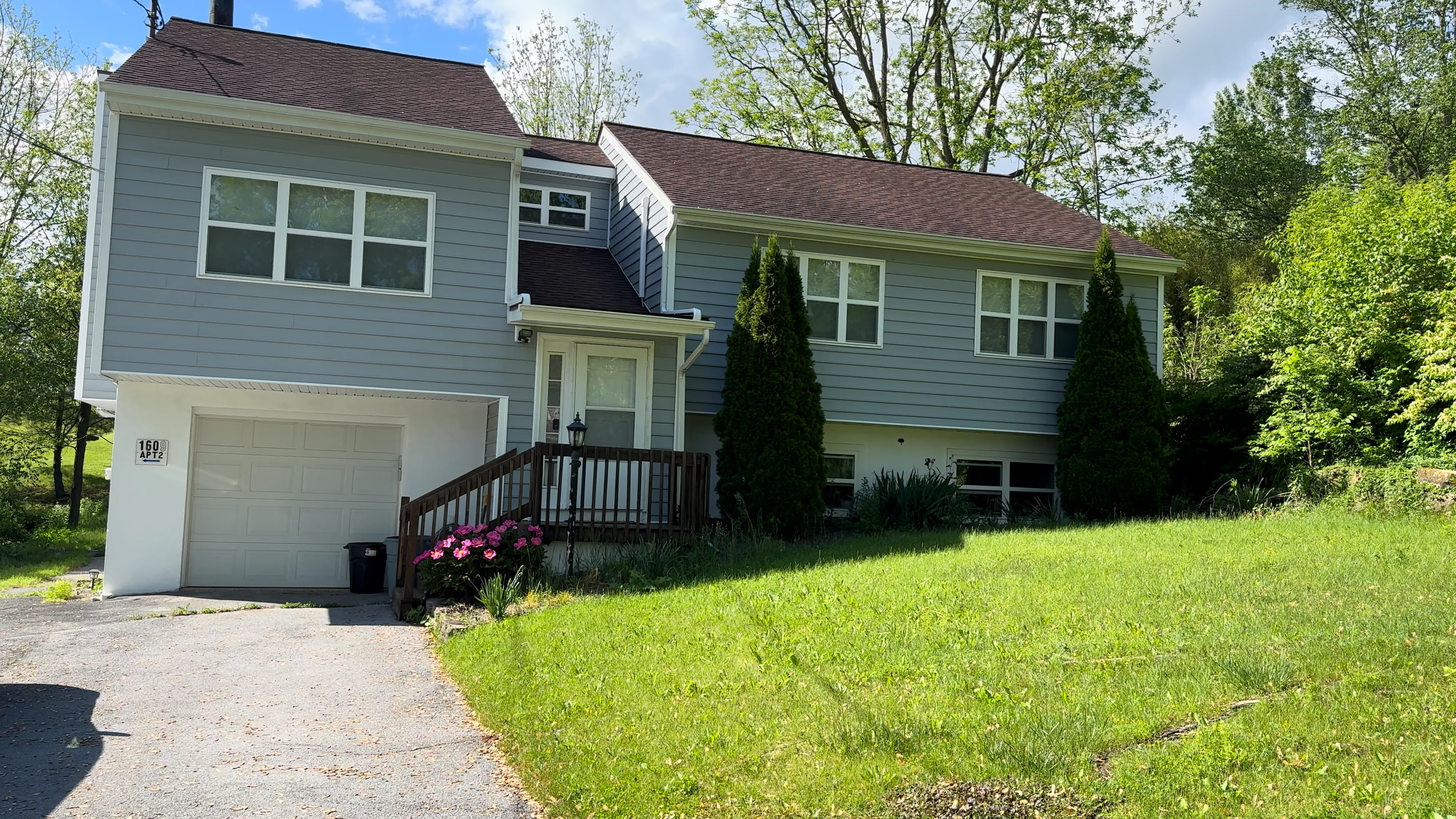 1609 Hawthorn Drive Video Walkthrough on Vimeo