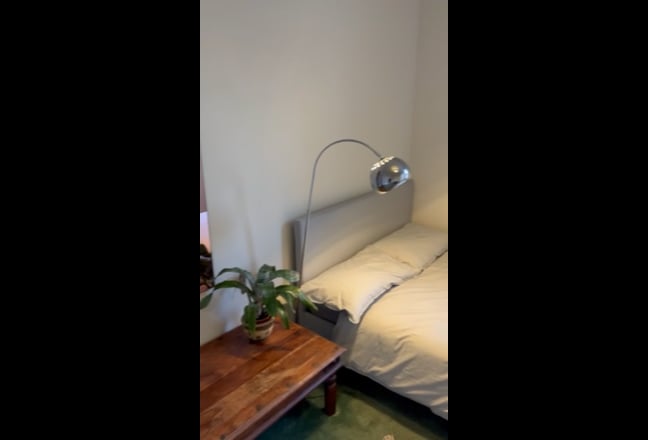 Room very near tube/rail  for weekday let Main Photo