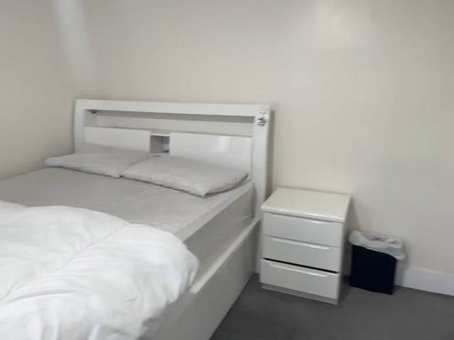 Double bedroom for female £699 Main Photo