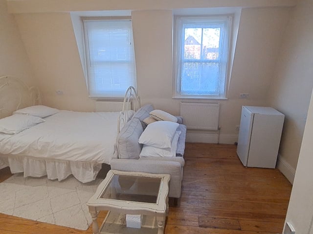 Large double bedroom close to Angel Islington Main Photo
