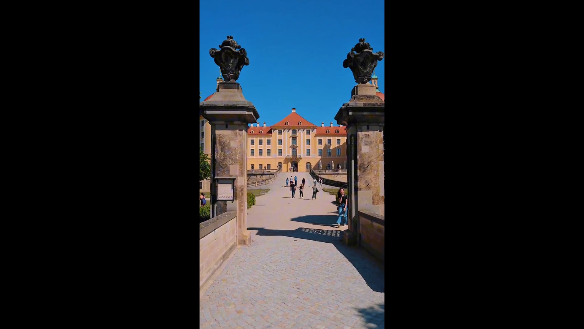 Auf der Suche nach den drei Haselnüssen in Aschenbrödels Märchenschloss