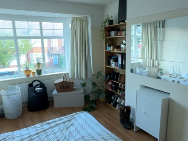Large Double Room in North Acton Main Photo