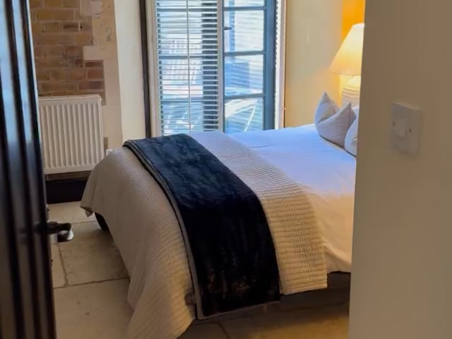 Luxury Double Room en-suite with Jacuzzi  Main Photo