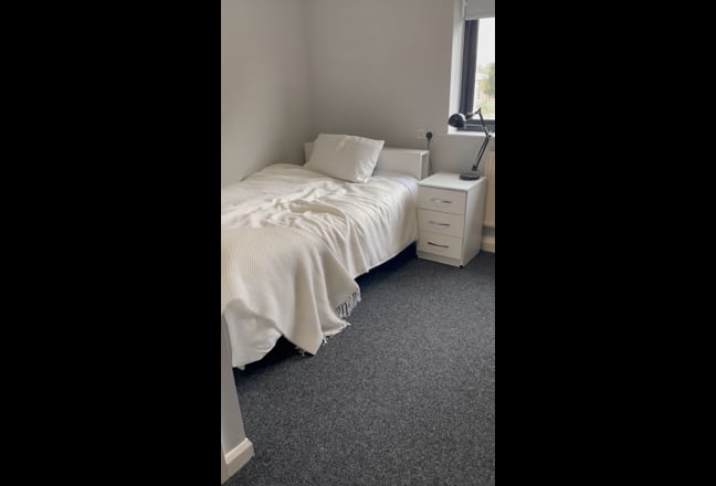 Beautiful En-suite room in Bradford.  Main Photo