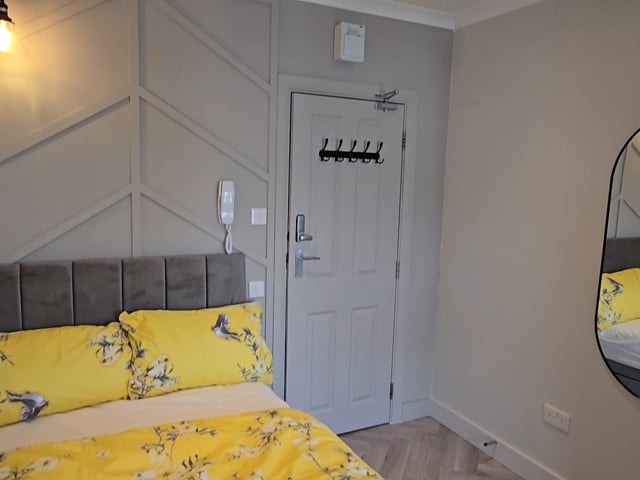 New beautiful rooms with private ensuite see pics Main Photo