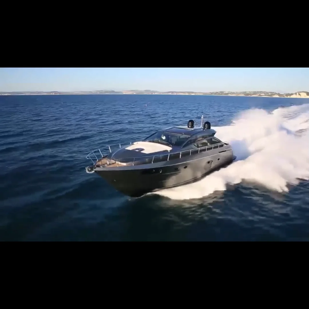 Pershing62の紹介・スペック|横浜・東京の高級ヨットチャーター Pershing62の紹介・スペック|横浜・東京の高級ヨットチャーター