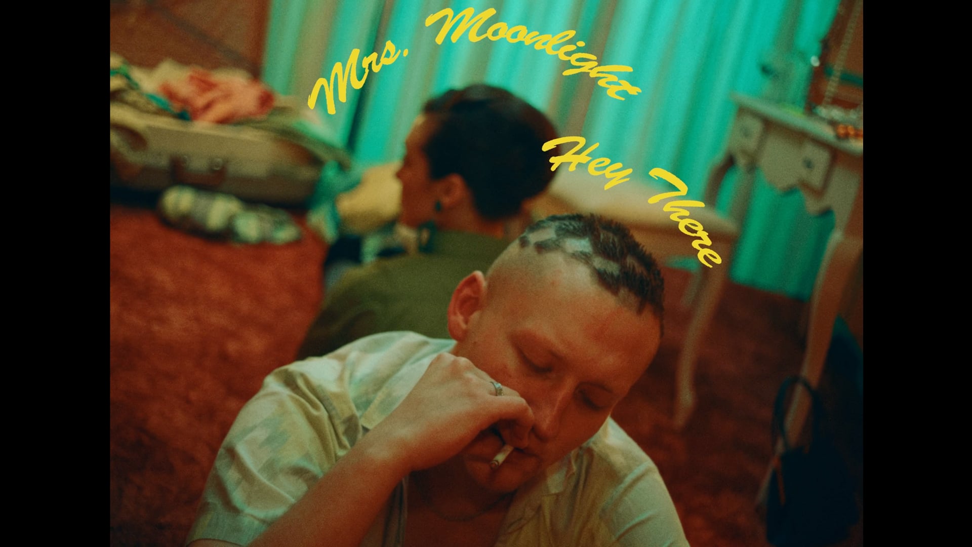 Yellow Days - Mrs Moonlight (Official Music Video)