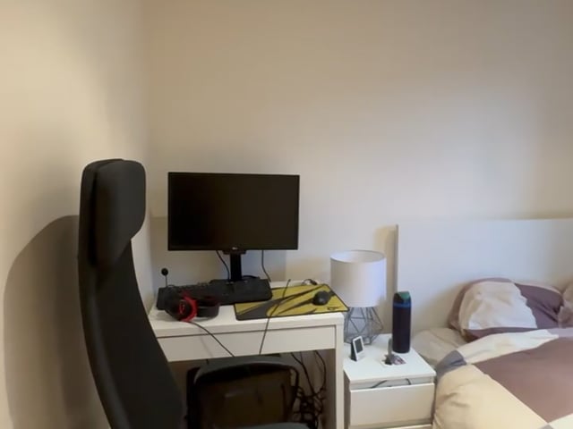 Double bedroom in 3 bed flat Main Photo