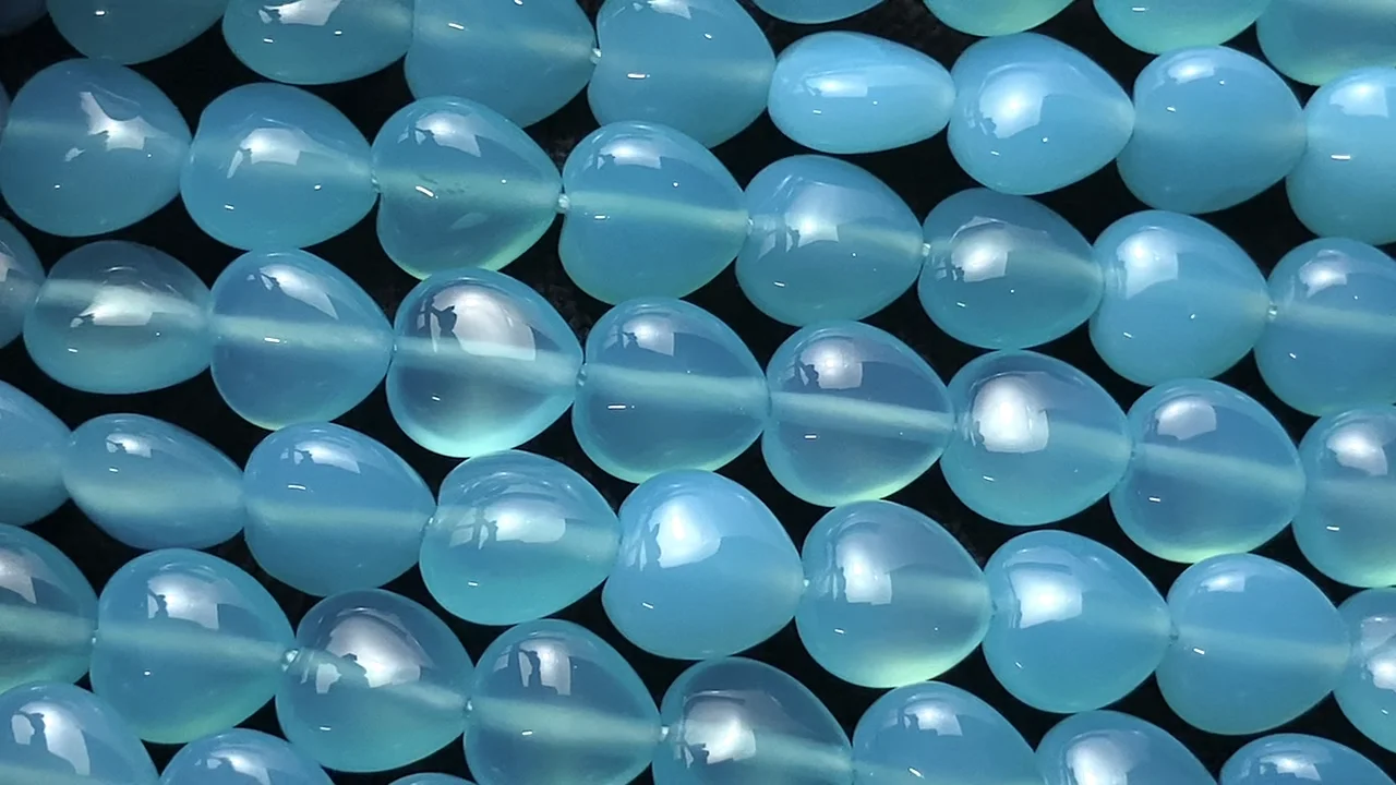 シーブルーカルセドニー 縦穴ハート8×8×5mm ｜天然石ビーズの卸問屋