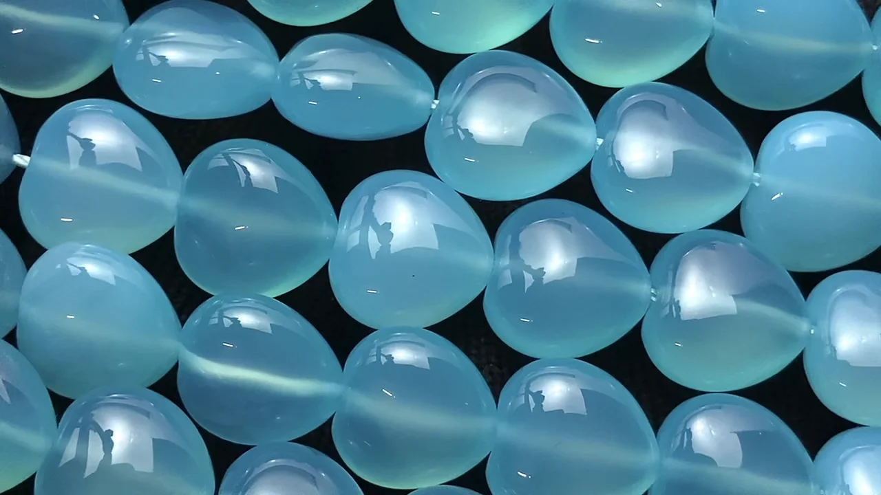 シーブルーカルセドニー 縦穴ハート12×12×7mm ｜天然石ビーズの卸問屋