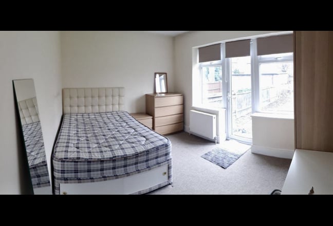 Video 1: Double room overlooking the back garden