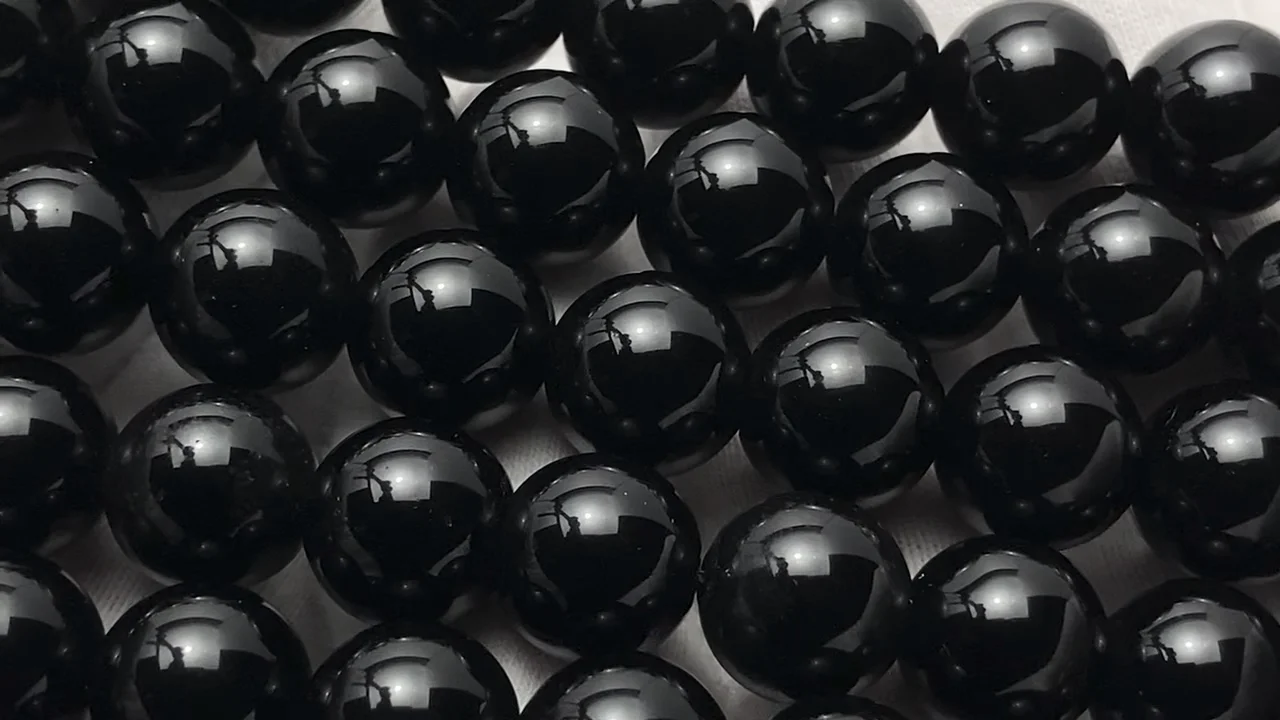 動画】チベット産モリオン(黒水晶)AAA ラウンド10mm 半連/1連(約 動画】チベット産モリオン(黒水晶)AAA ラウンド10mm 半連/1連(約