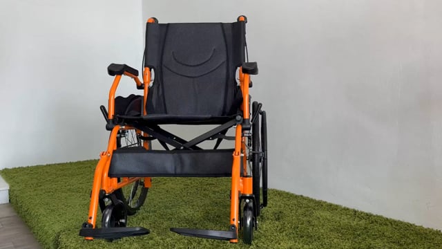 Advertisement Video of Mobees MB101 20" Wheelchair Cover Image