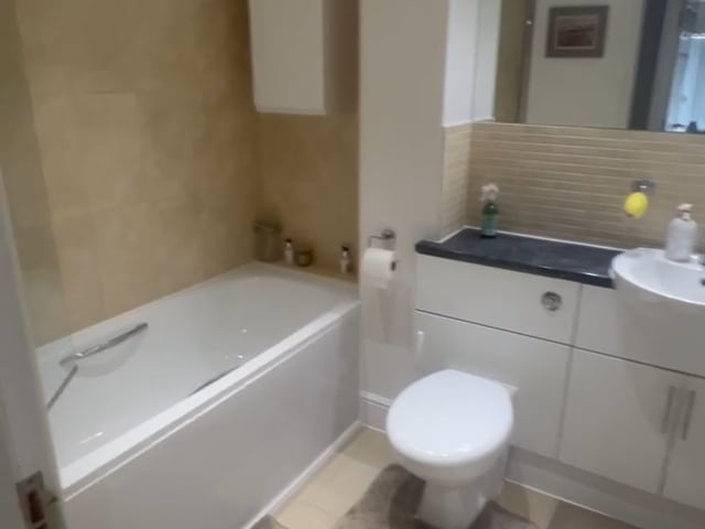 Monday to Friday Let. Double room Own bathroom Main Photo