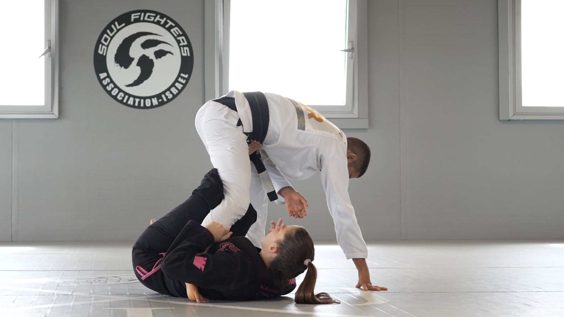 Using the sit up guard to sleeve sweep and variations