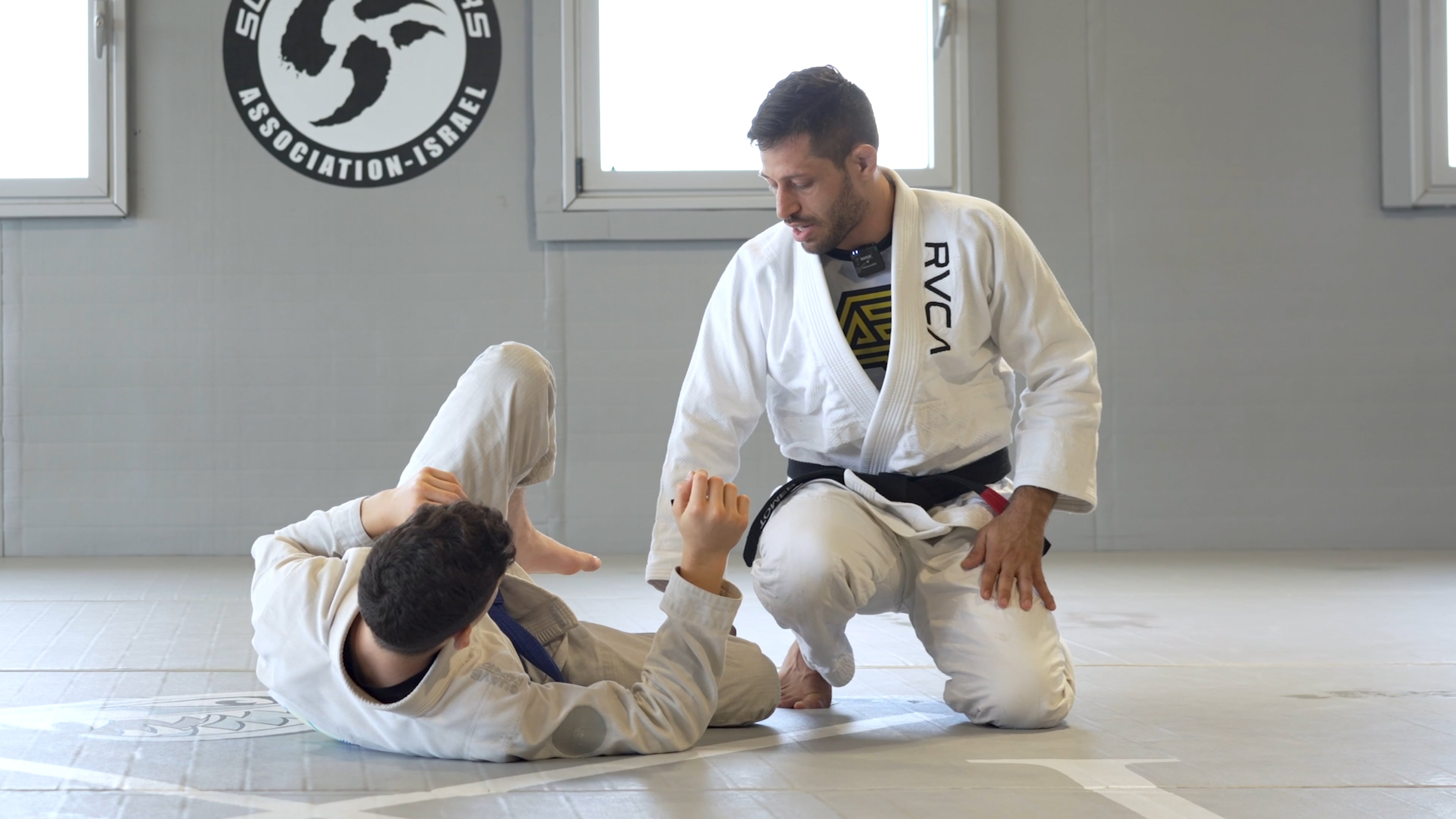 Cross grip pass details