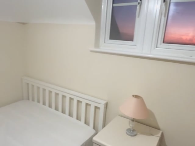 Double bedroom in 2 BD sharing with a female  Main Photo