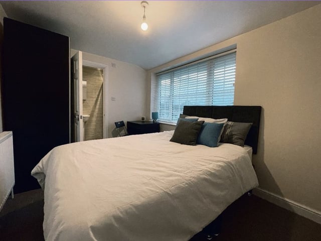 Webster Houe | Double Ensuite Room with Parking! Main Photo