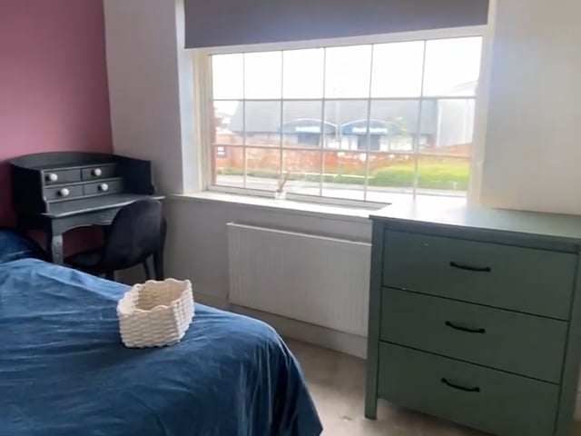 Short-term Double Bedroom Available (Female Only) Main Photo