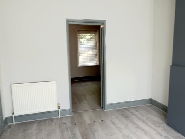 1 bed flat - Available NOW in SO15 Main Photo