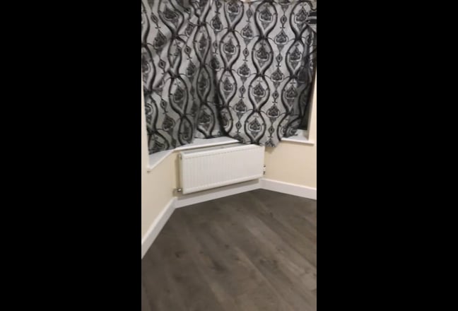 Bright Airy Double Room in All Girls House  Main Photo