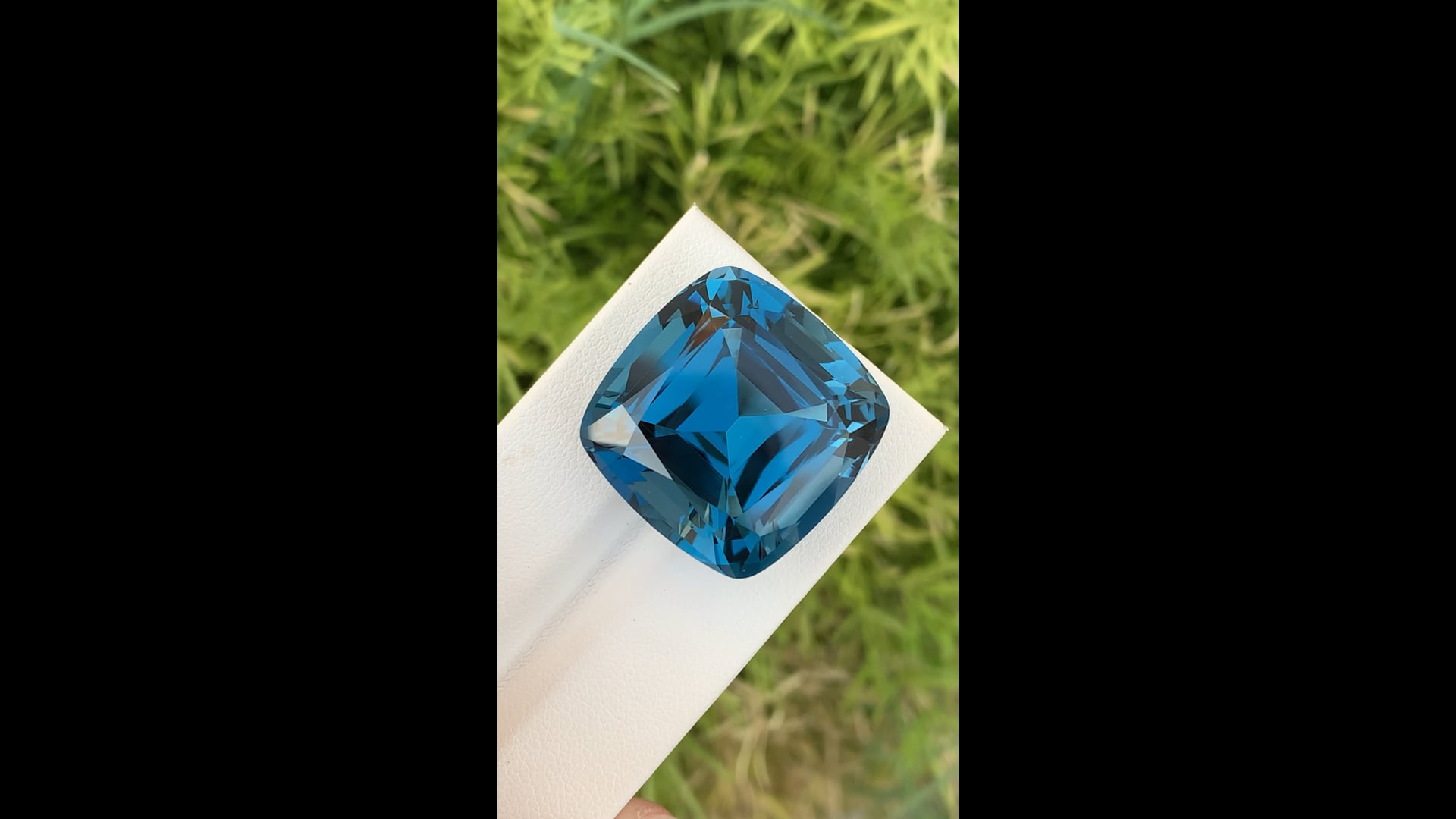 Superbe Topaze Bleue Du Brésil – 2.76 Carats – Pierre Naturelle Forme Poire