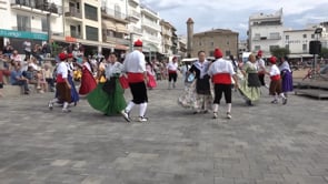 La Riba s'omple per gaudir de l'exhibició de ballets