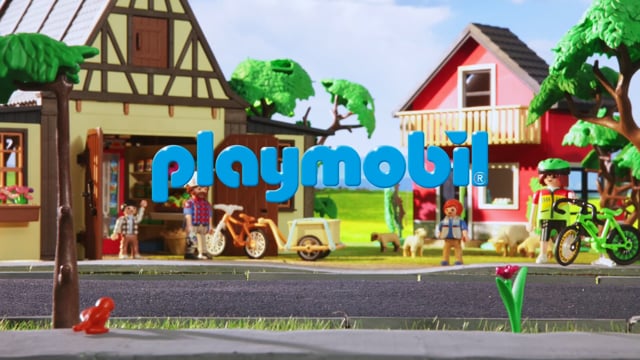 deVine Voices Native Dutch Female Voiceover Playmobil 'Tiny House' Animation