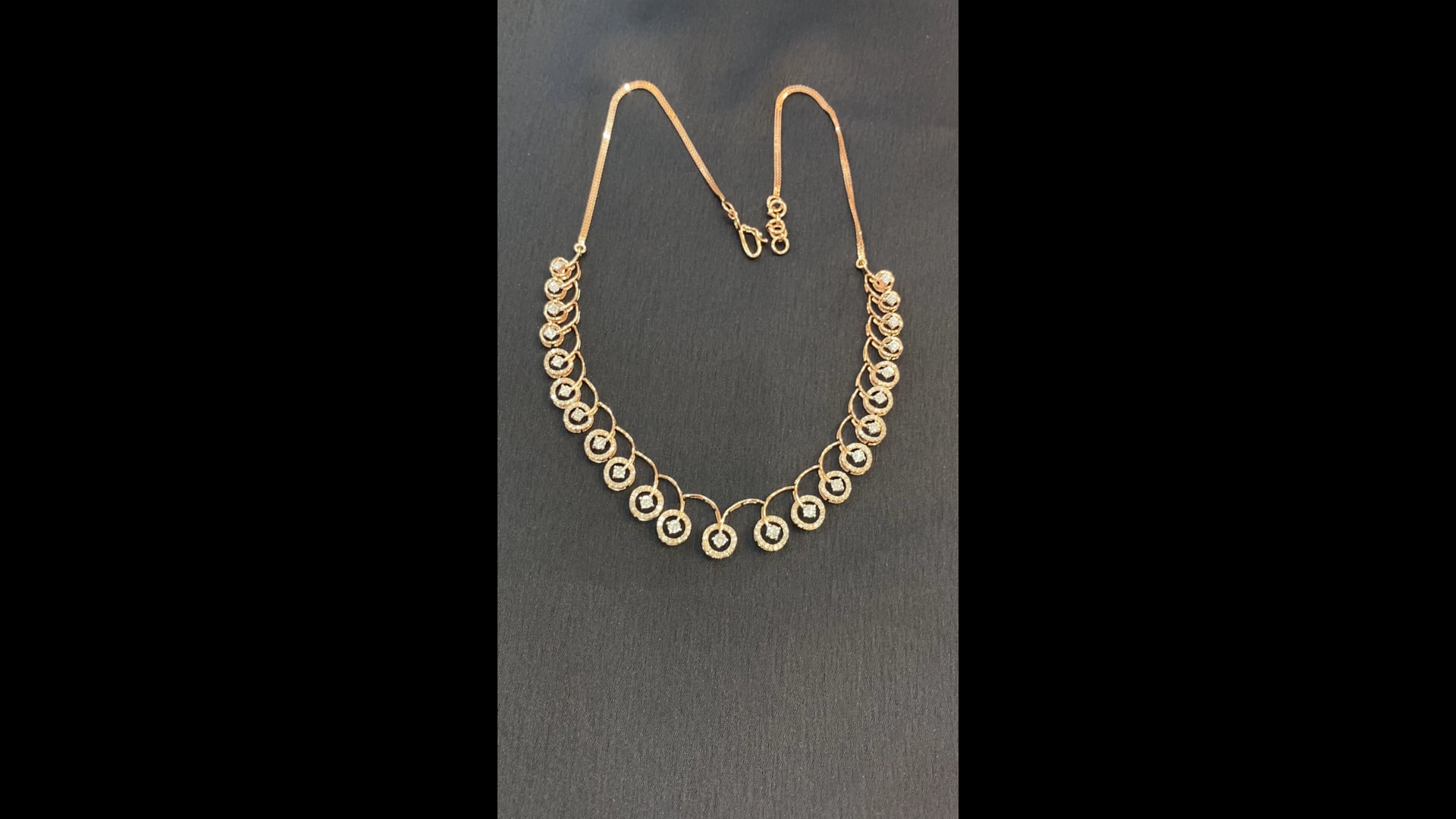 Collier Trois Brins En Or Jaune 14K Avec Diamants Ronds F/VS1 – 2,70 Carats – Parfait Pour Les Occasions Spéciales