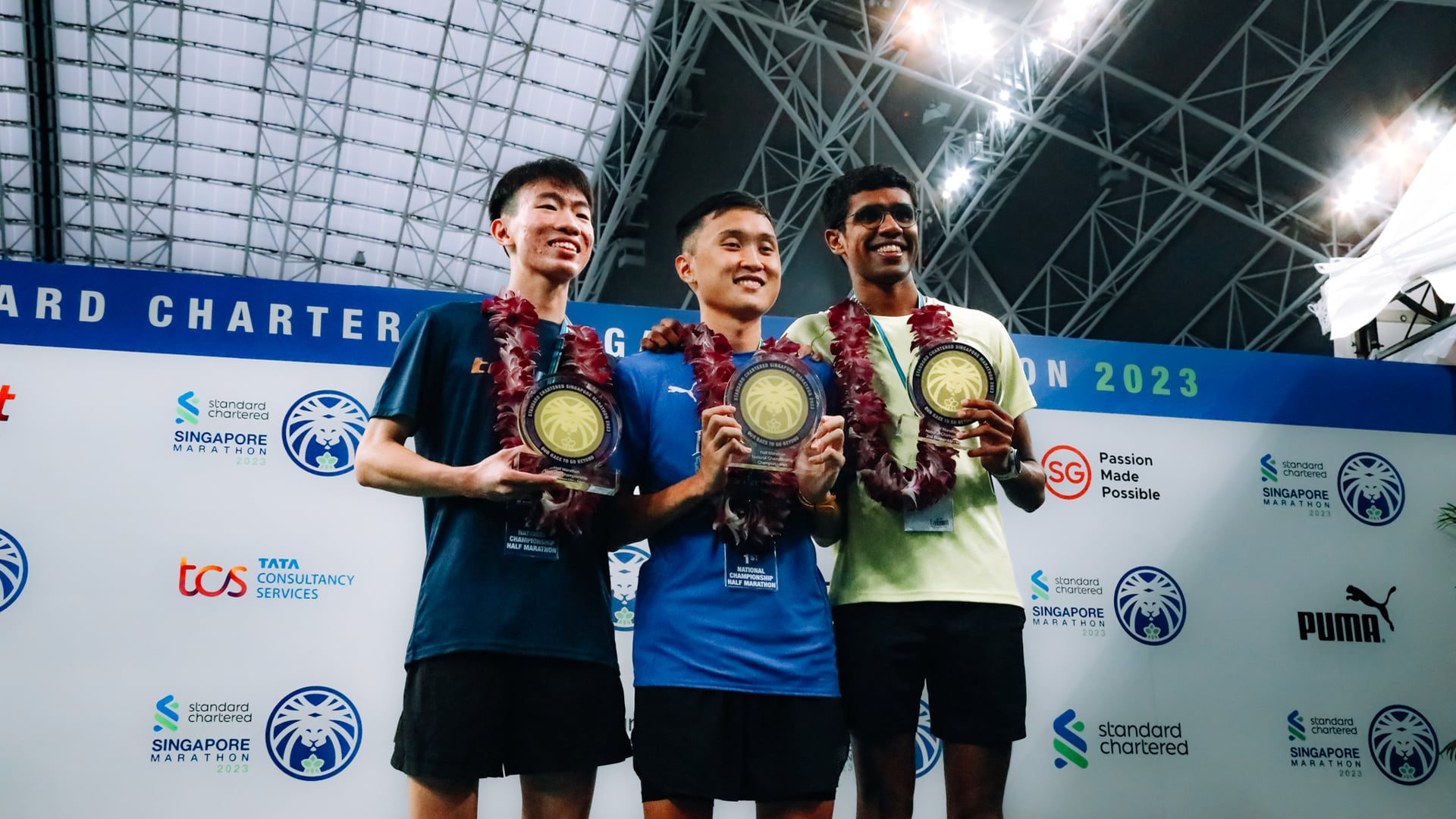 Standard Chartered Singapore Marathon: Start and Finish Line Scenes