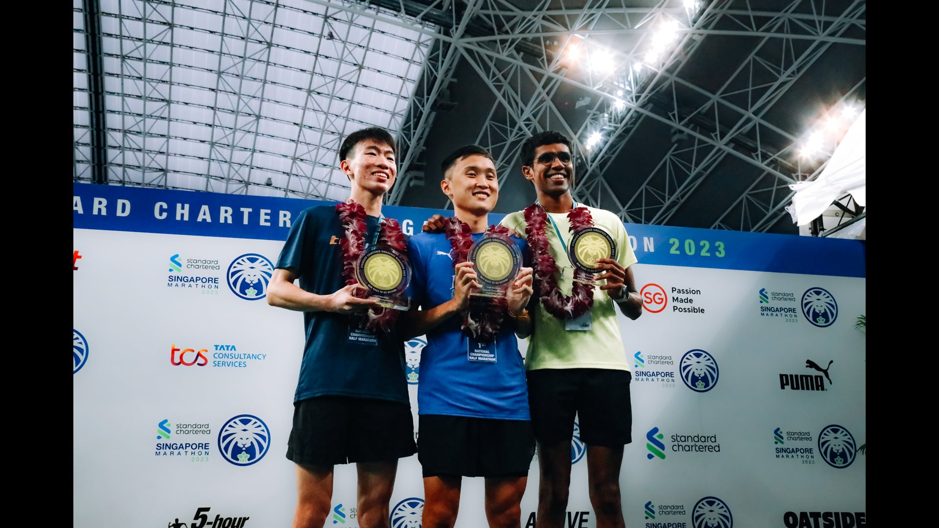 Standard Chartered Singapore Marathon: Start and Finish Line Scenes