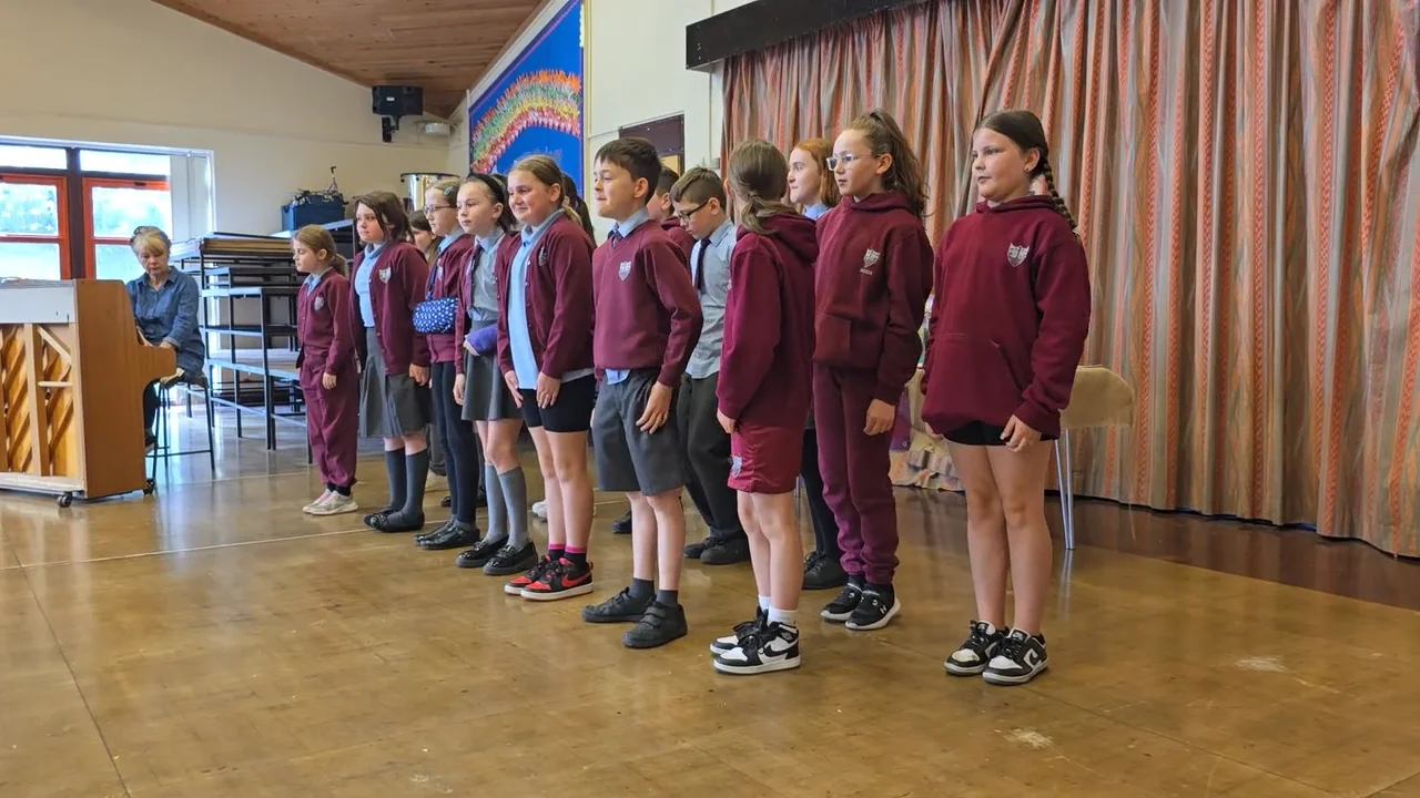 Beaufort Primary years 5 and 6 singing the Eli Jenkins prayer from ...